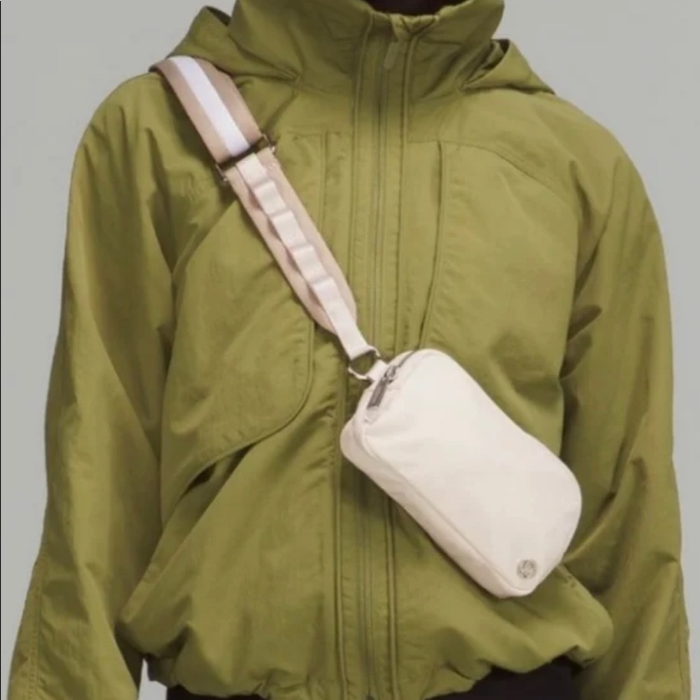 Lululemon Everywhere Crossbody Bag in White Opal/ Trench